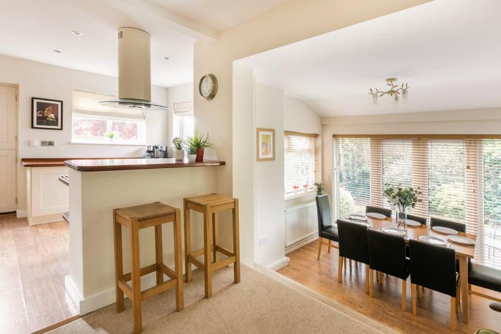 Eighteen 4 Parking Spaces Holiday home *