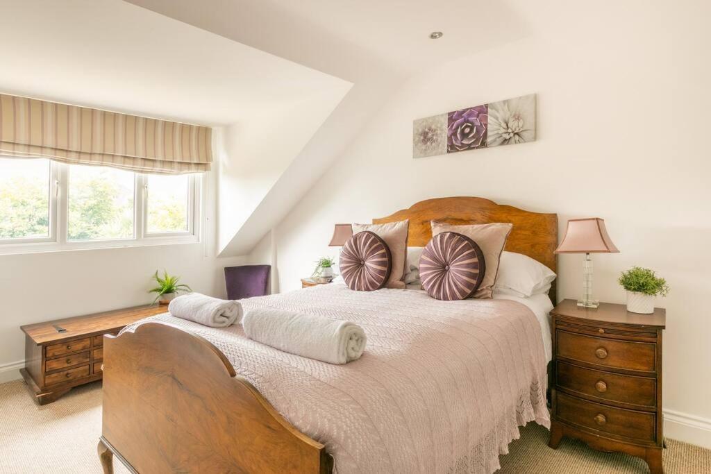 Eighteen 4 Parking Spaces Holiday home *